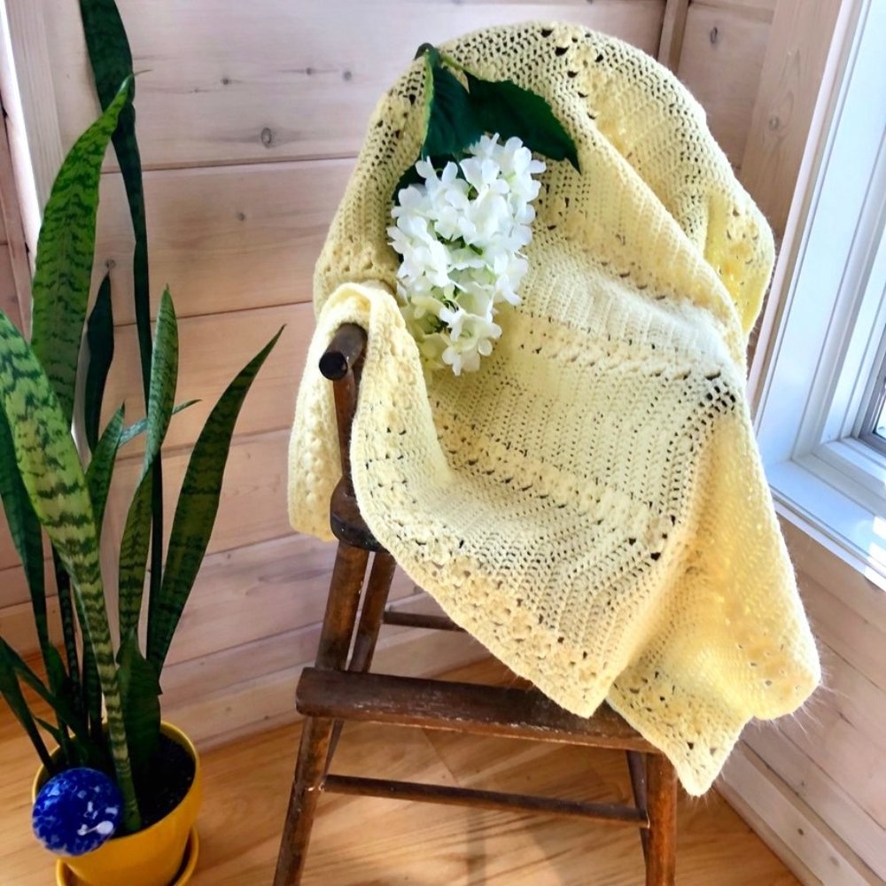 VINTAGE 80S CROCHET BABY THROW BLANKET